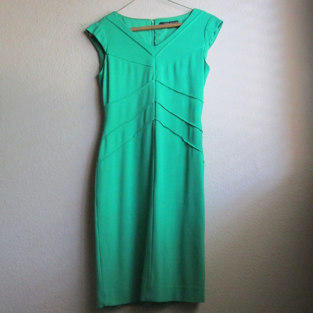 Like New Emerald Green Sheath Dress
